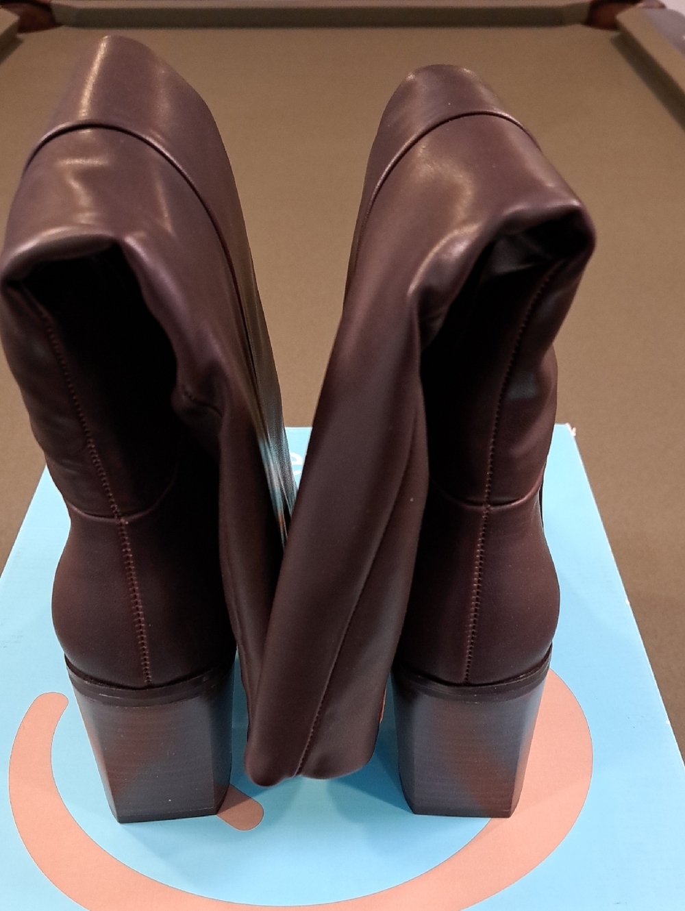 Baretraps Gretchin Tall Boots - Color: Dark Brown - Size: 7.5 - Picture 5 of 10